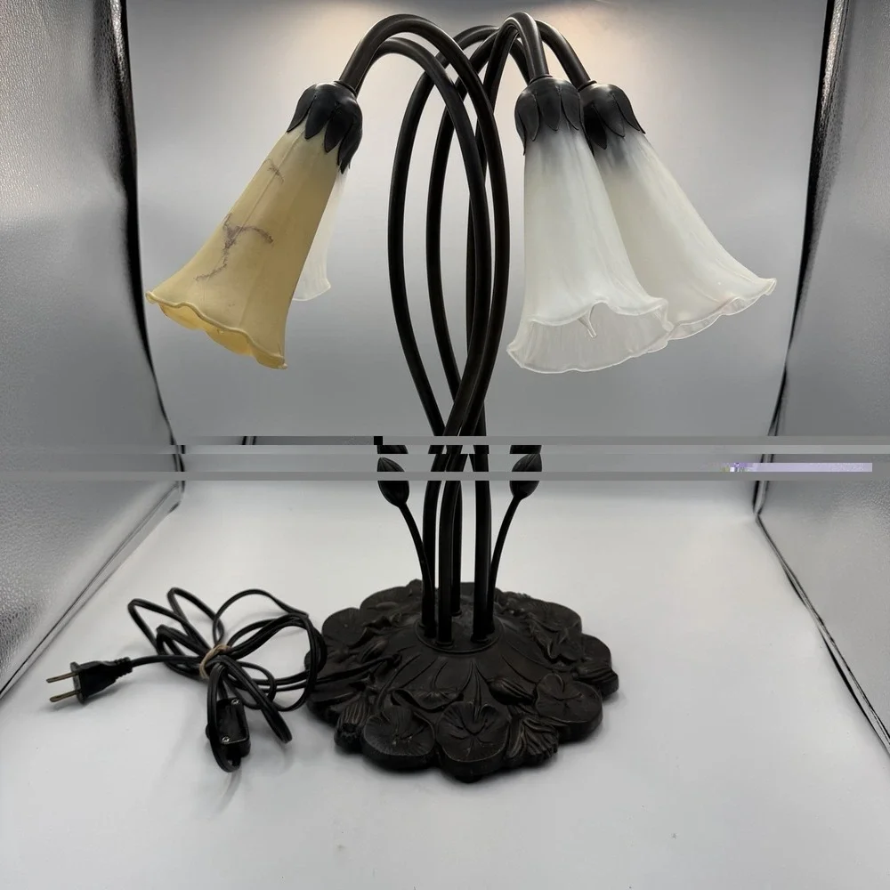 Tiffany Style White Floral Desk Lamp 17